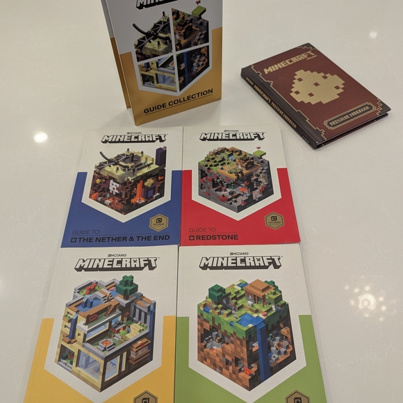 Minecraft Guide Collection with Bee Figures - Multicolor - Picture 2 of 12